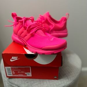 Size 5 Brand new! Hot pink Nike!!